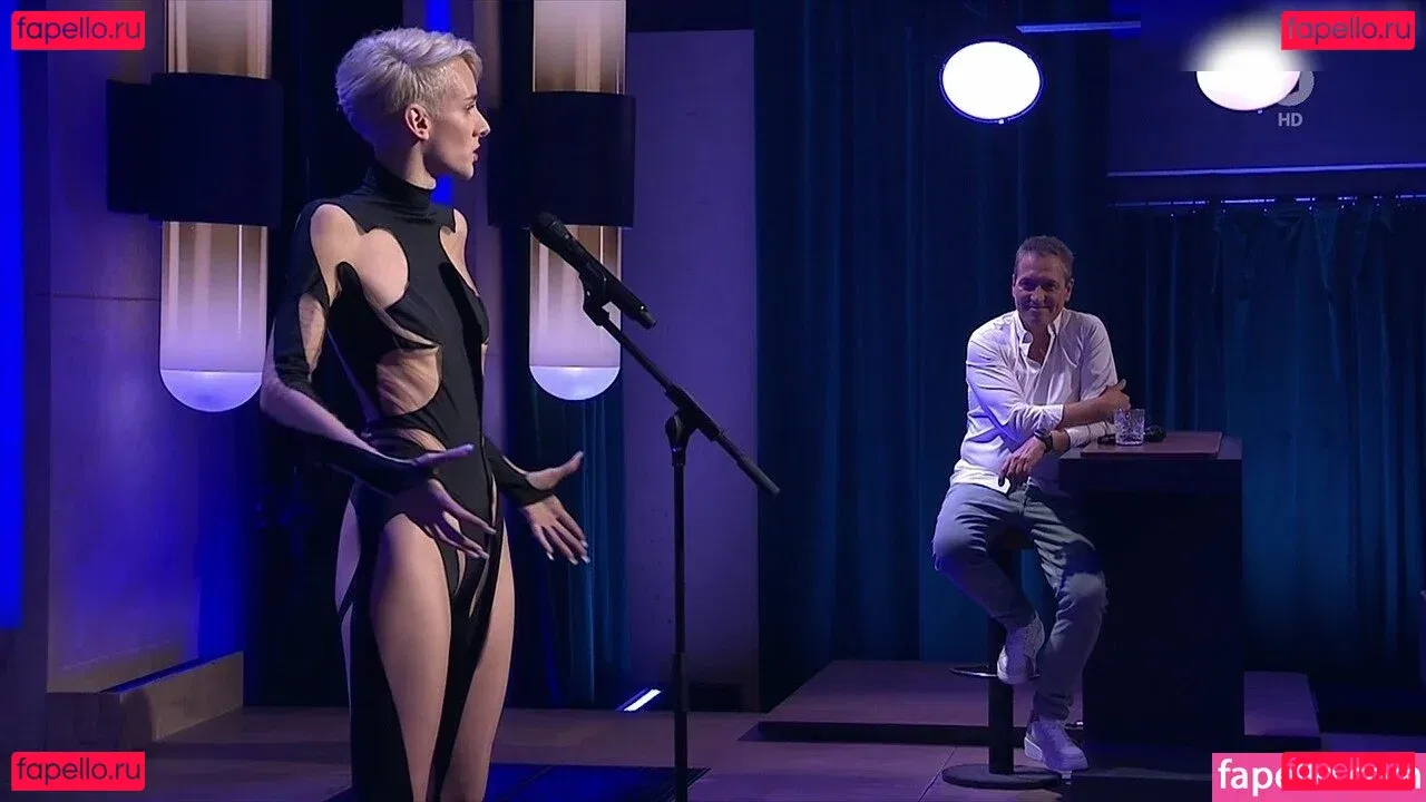 Lisa Eckhart Onlyfans Photo Gallery 