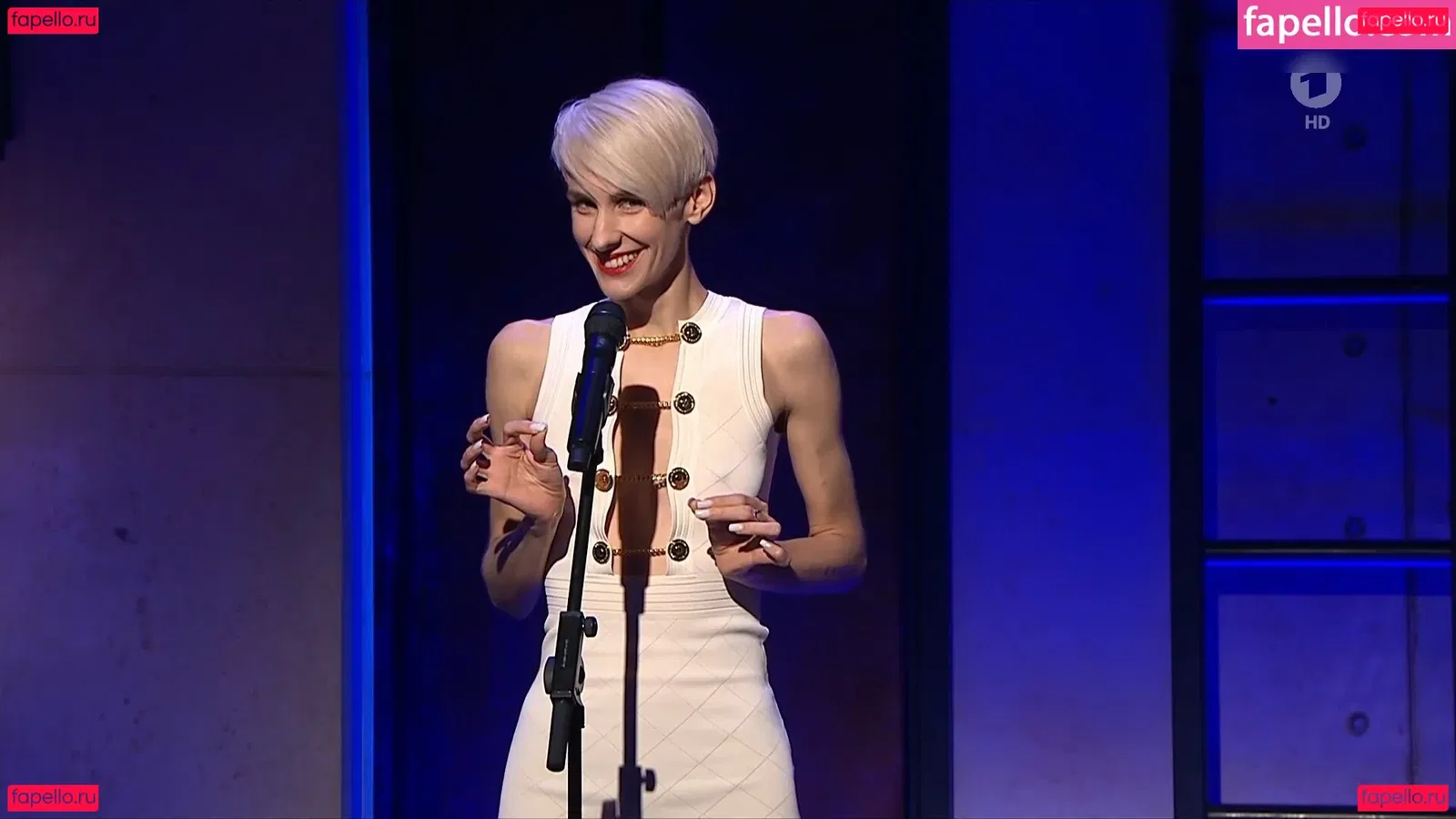 Lisa Eckhart Onlyfans Photo Gallery 