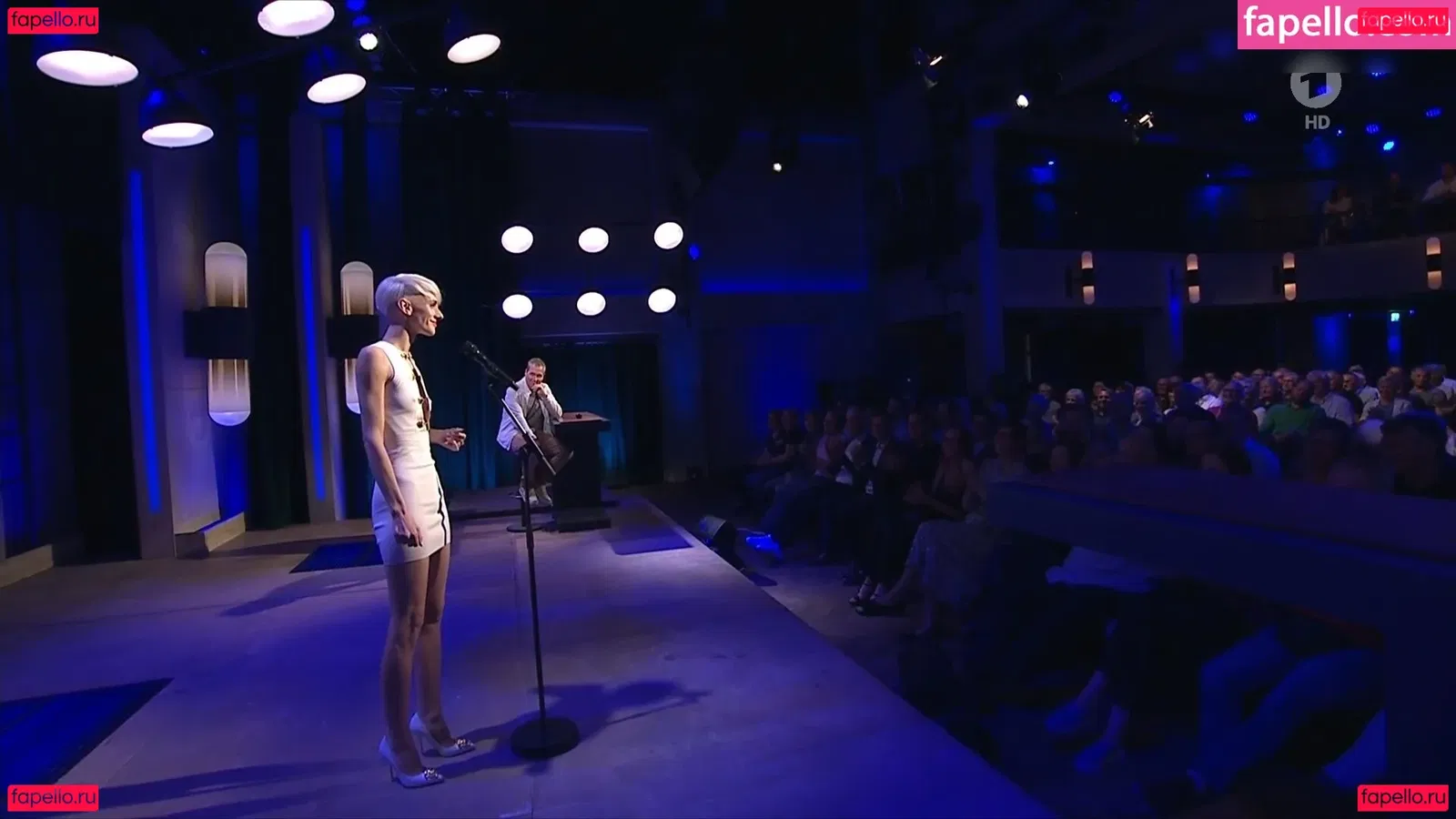 Lisa Eckhart Onlyfans Photo Gallery 