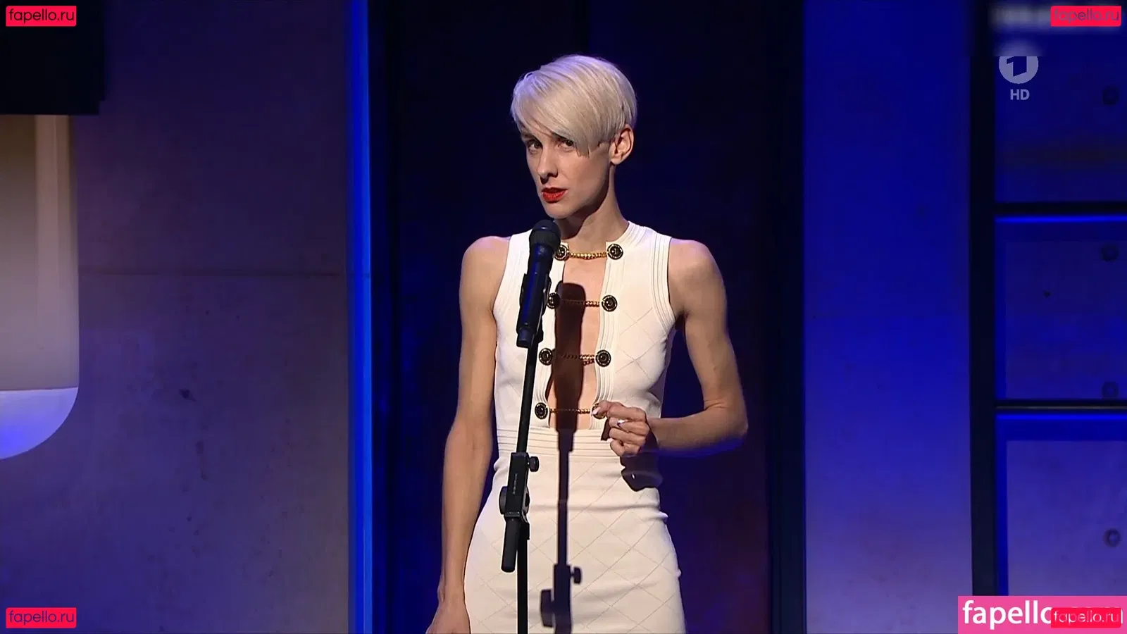 Lisa Eckhart Onlyfans Photo Gallery 