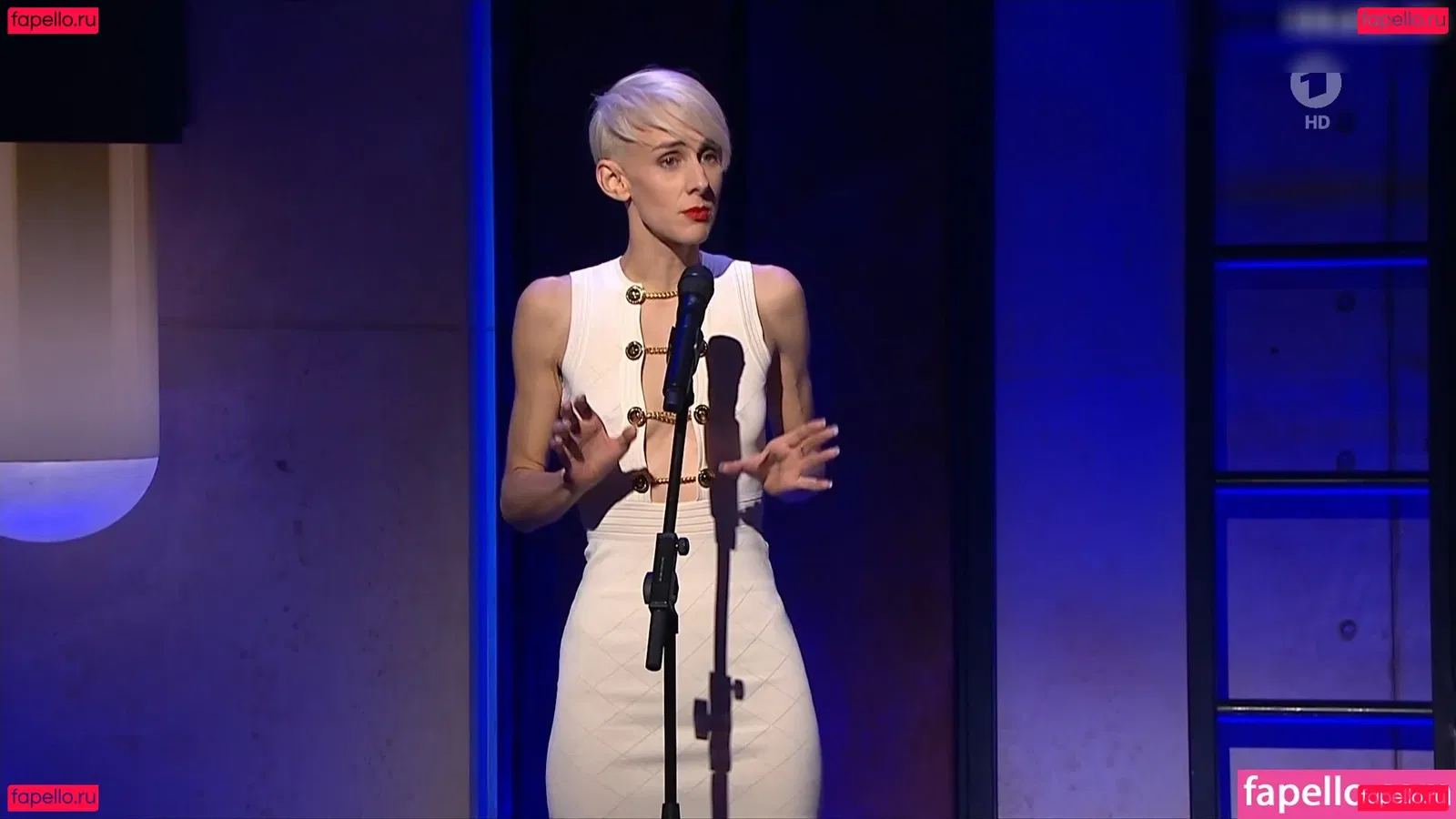 Lisa Eckhart Onlyfans Photo Gallery 