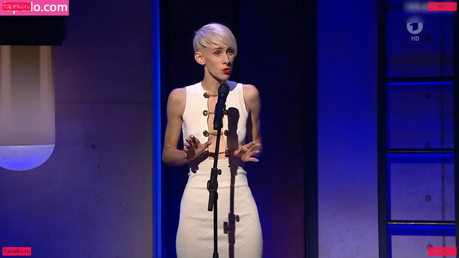 Lisa Eckhart Onlyfans Photo Gallery 