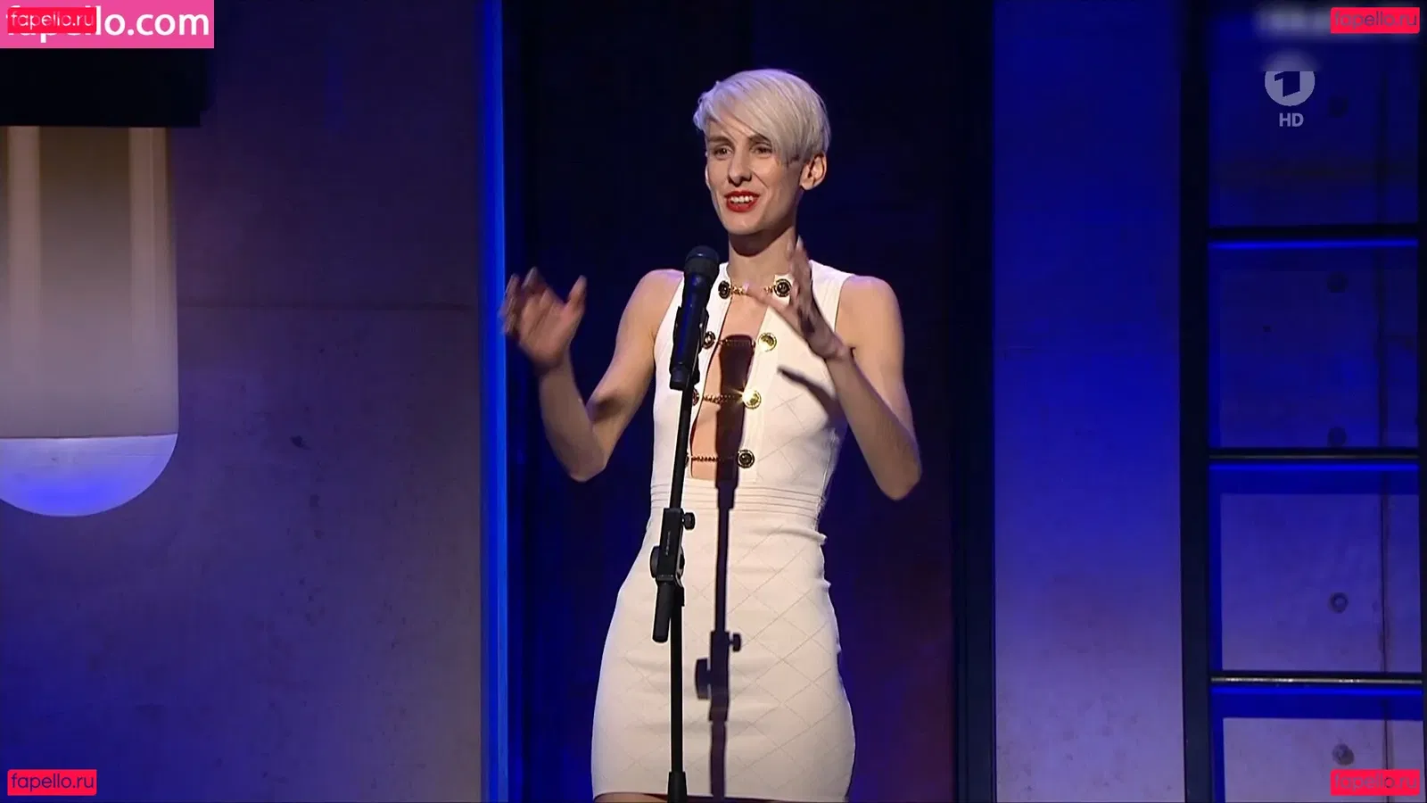 Lisa Eckhart Onlyfans Photo Gallery 