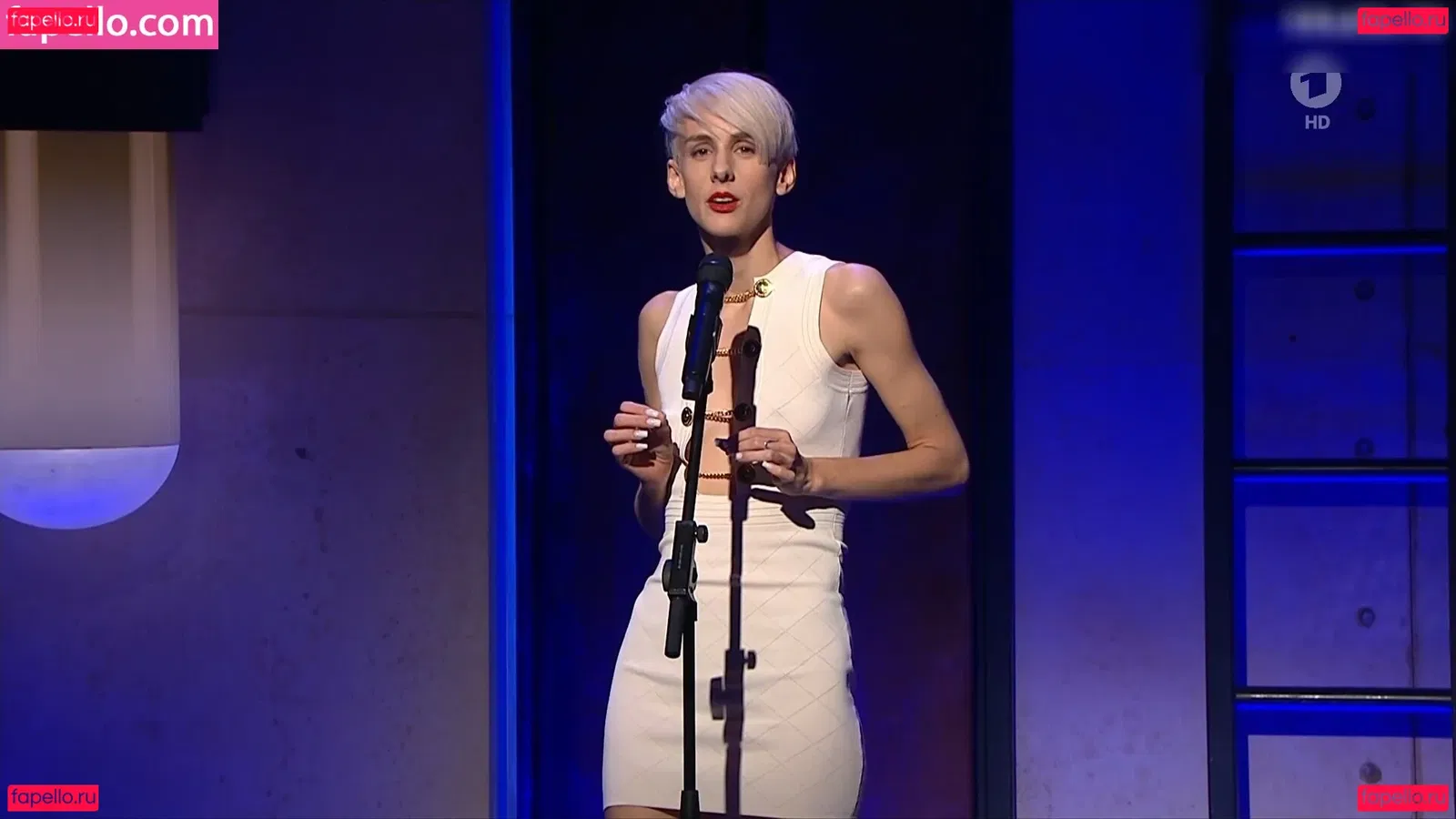 Lisa Eckhart Onlyfans Photo Gallery 