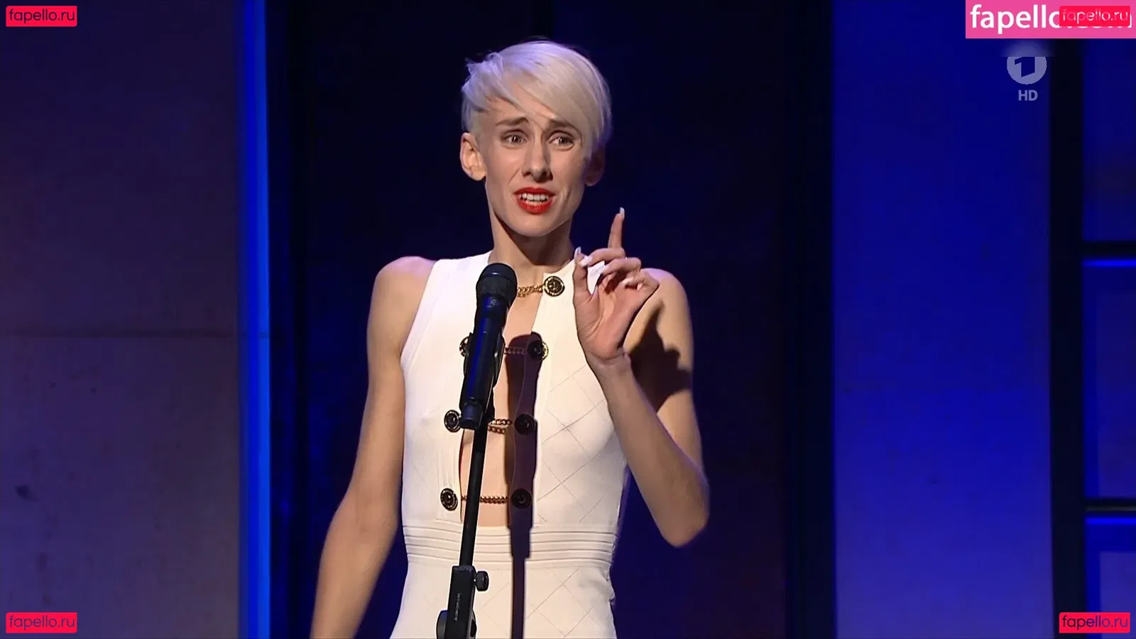 Lisa Eckhart Onlyfans Photo Gallery 