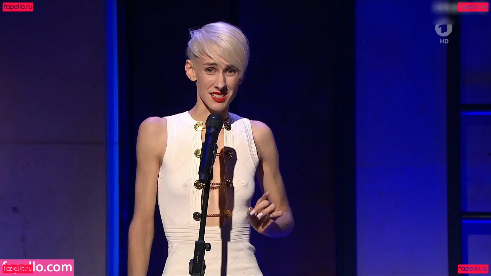 Lisa Eckhart Onlyfans Photo Gallery 