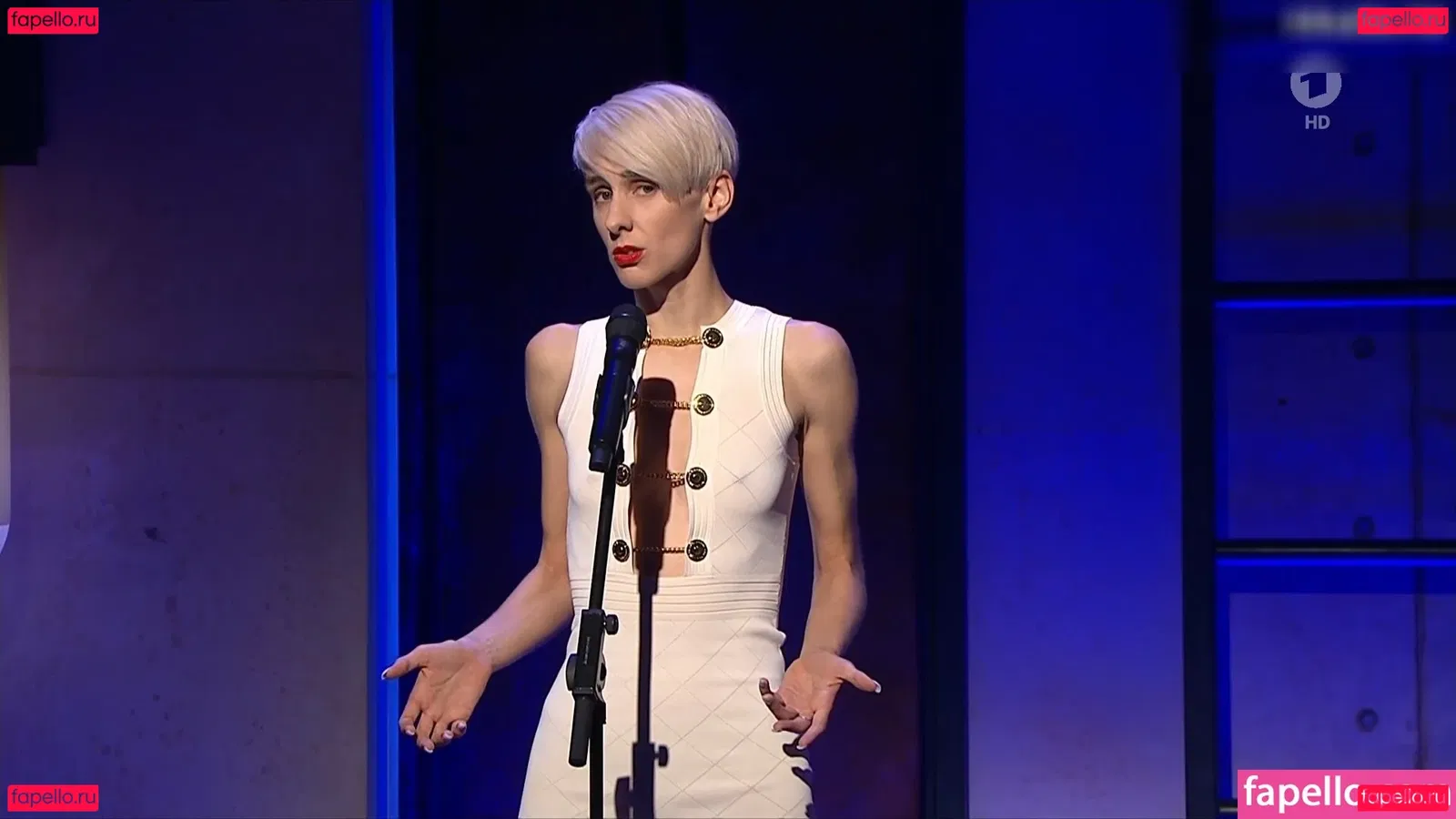 Lisa Eckhart Onlyfans Photo Gallery 