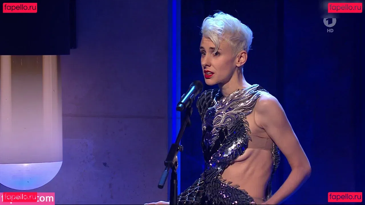 Lisa Eckhart Onlyfans Photo Gallery 