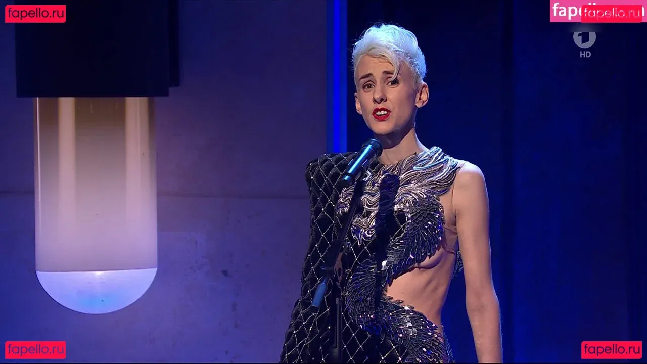 Lisa Eckhart Onlyfans Photo Gallery 