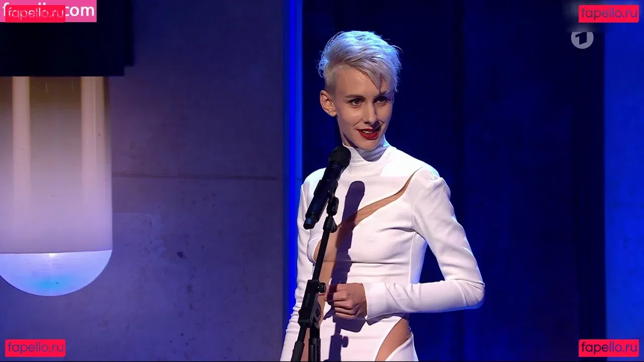 Lisa Eckhart Onlyfans Photo Gallery 