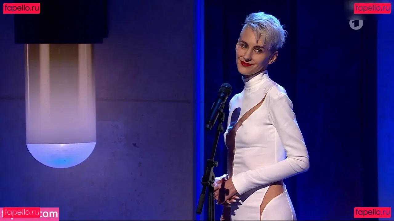 Lisa Eckhart Onlyfans Photo Gallery 