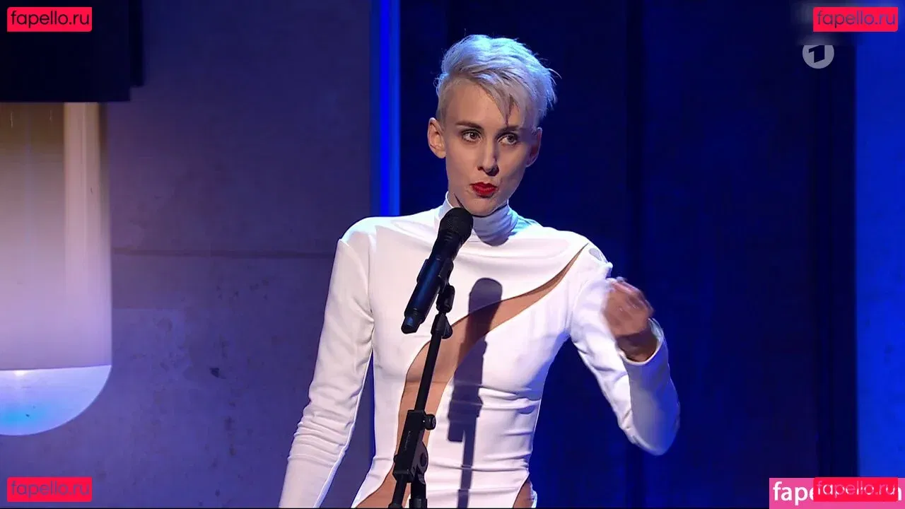 Lisa Eckhart Onlyfans Photo Gallery 