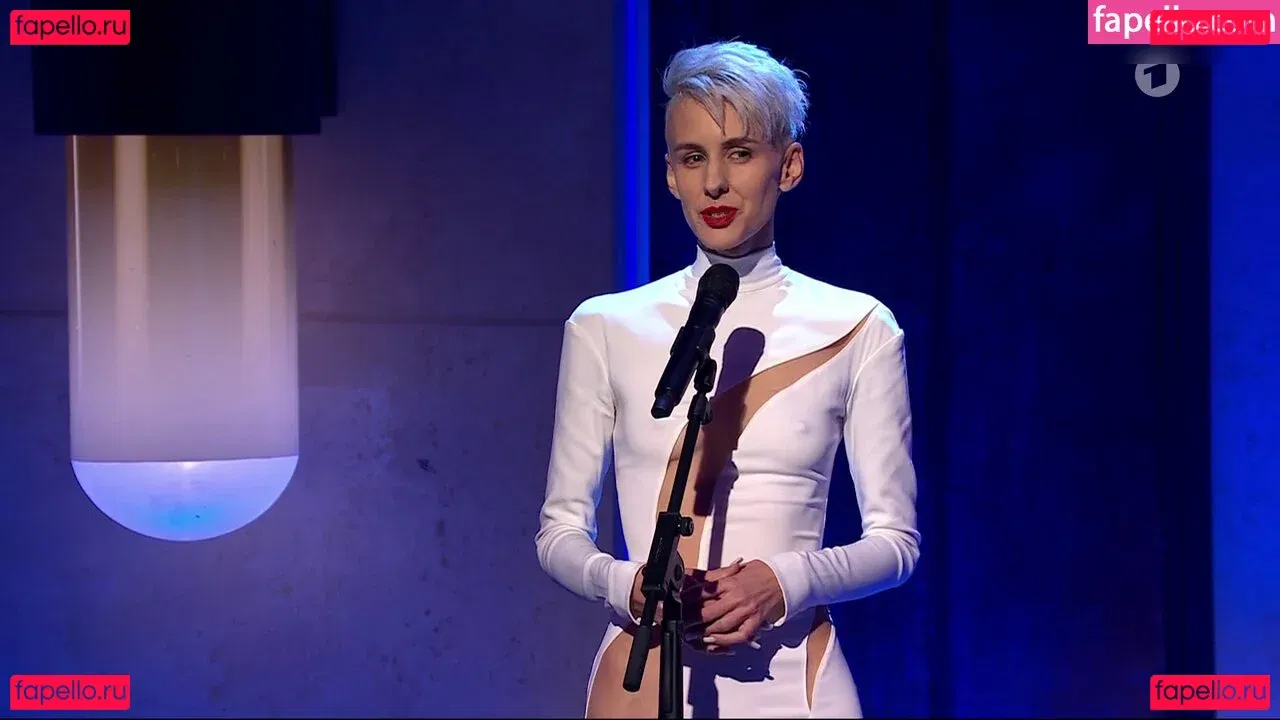 Lisa Eckhart Onlyfans Photo Gallery 