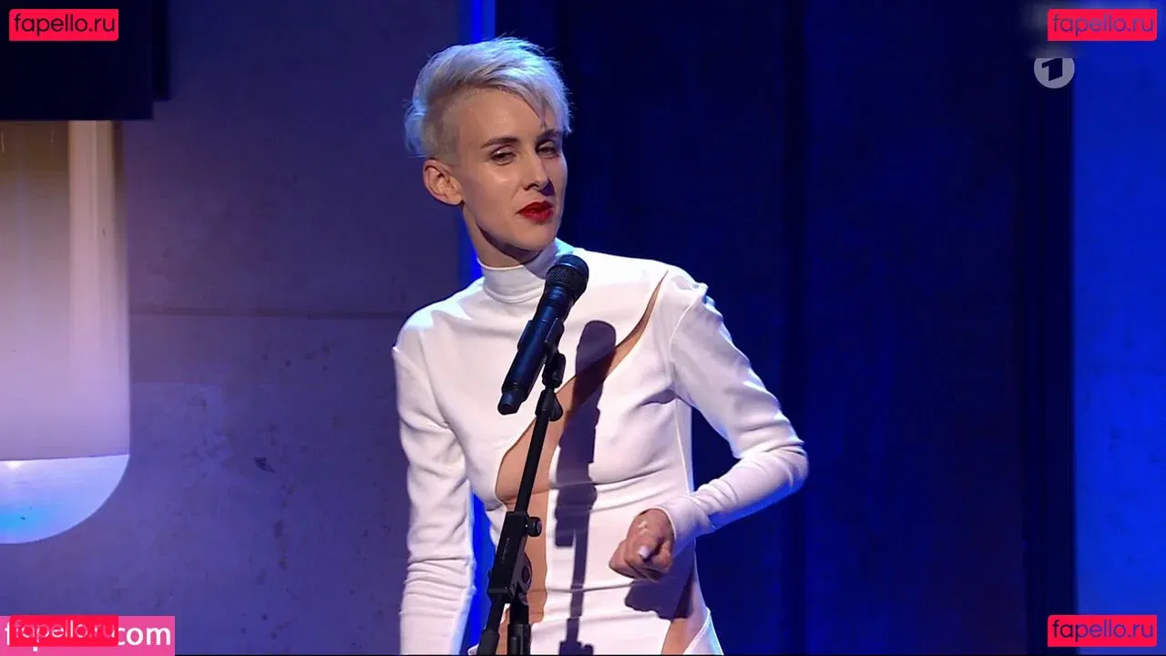 Lisa Eckhart Onlyfans Photo Gallery 