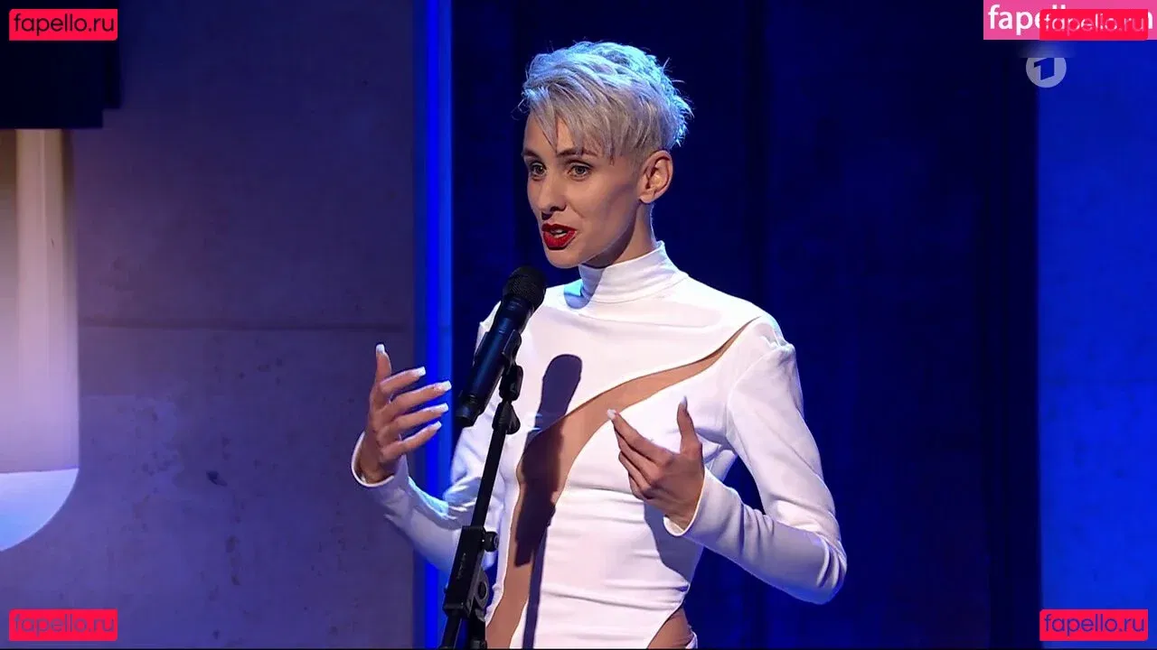 Lisa Eckhart Onlyfans Photo Gallery 