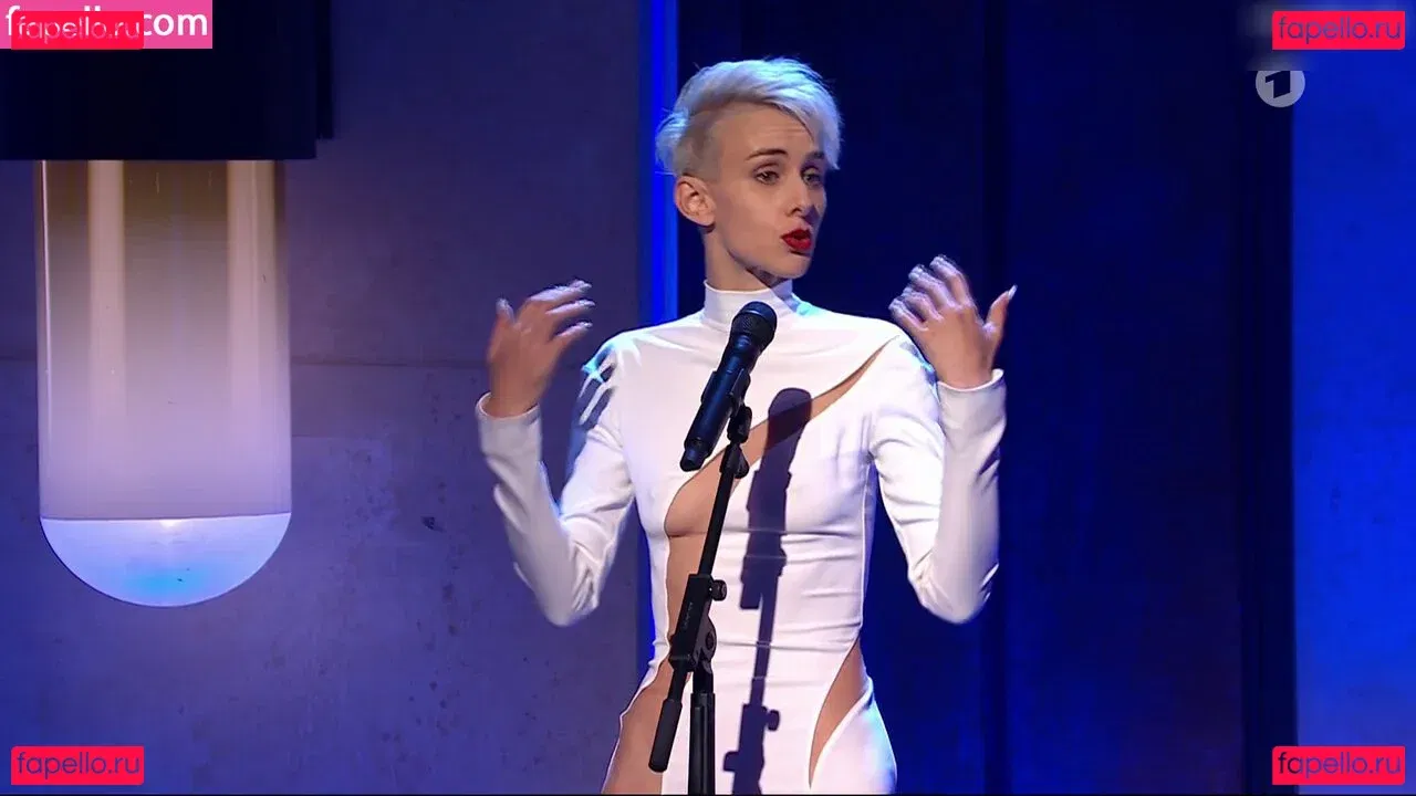 Lisa Eckhart Onlyfans Photo Gallery 