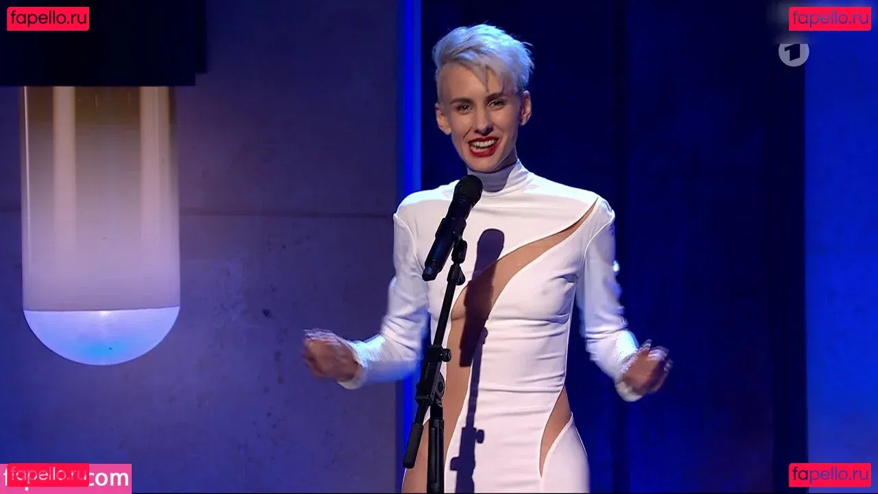 Lisa Eckhart Onlyfans Photo Gallery 