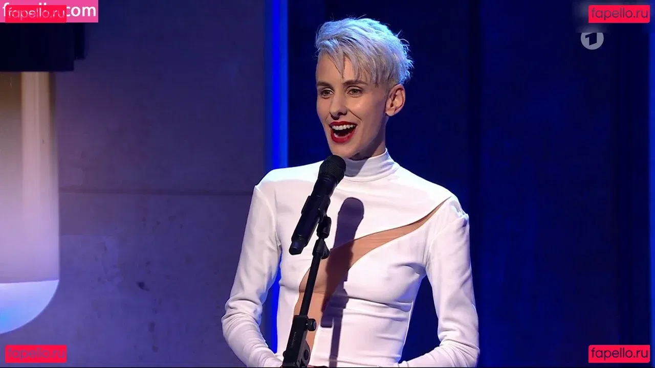 Lisa Eckhart Onlyfans Photo Gallery 