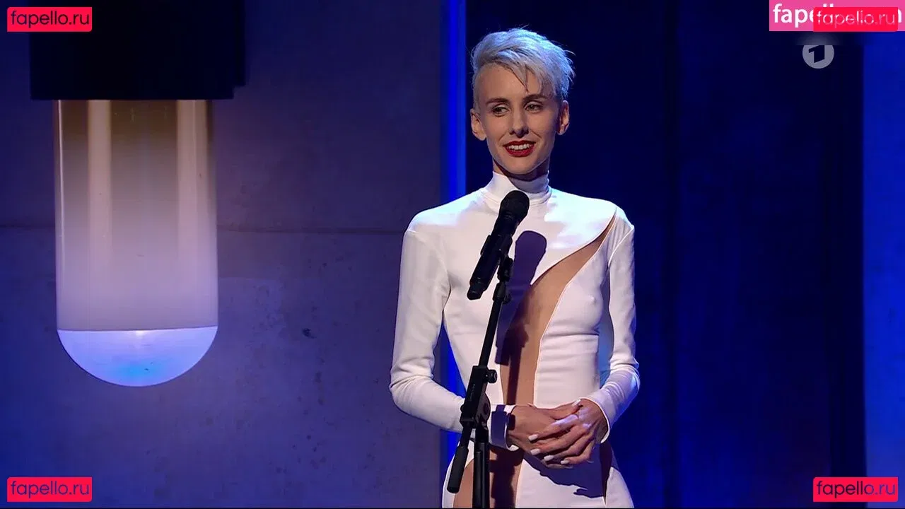 Lisa Eckhart Onlyfans Photo Gallery 