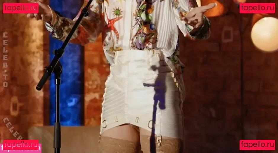 Lisa Eckhart Onlyfans Photo Gallery 