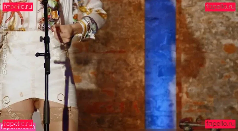 Lisa Eckhart Onlyfans Photo Gallery 