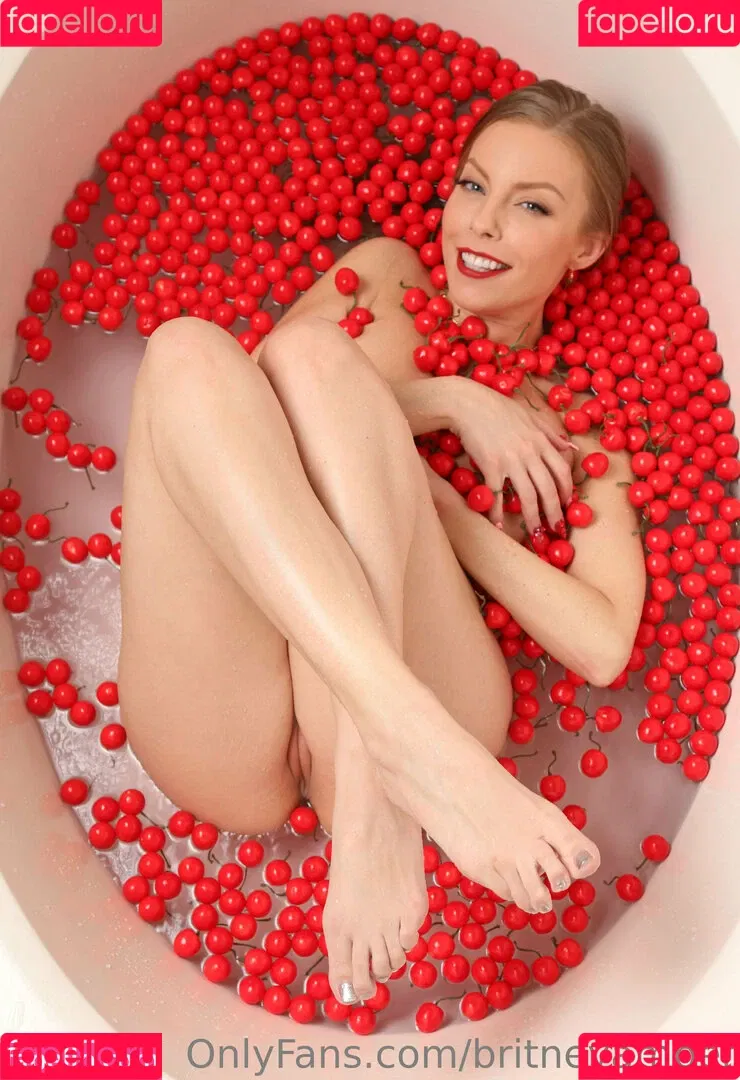 britneyamber Onlyfans Photo Gallery 