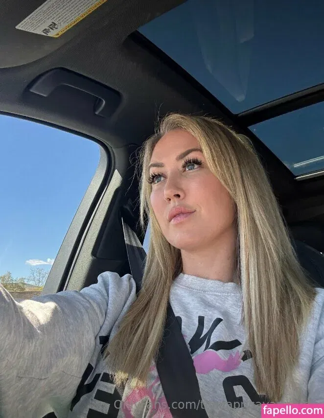 thecapricavannifree Onlyfans Photo Gallery 