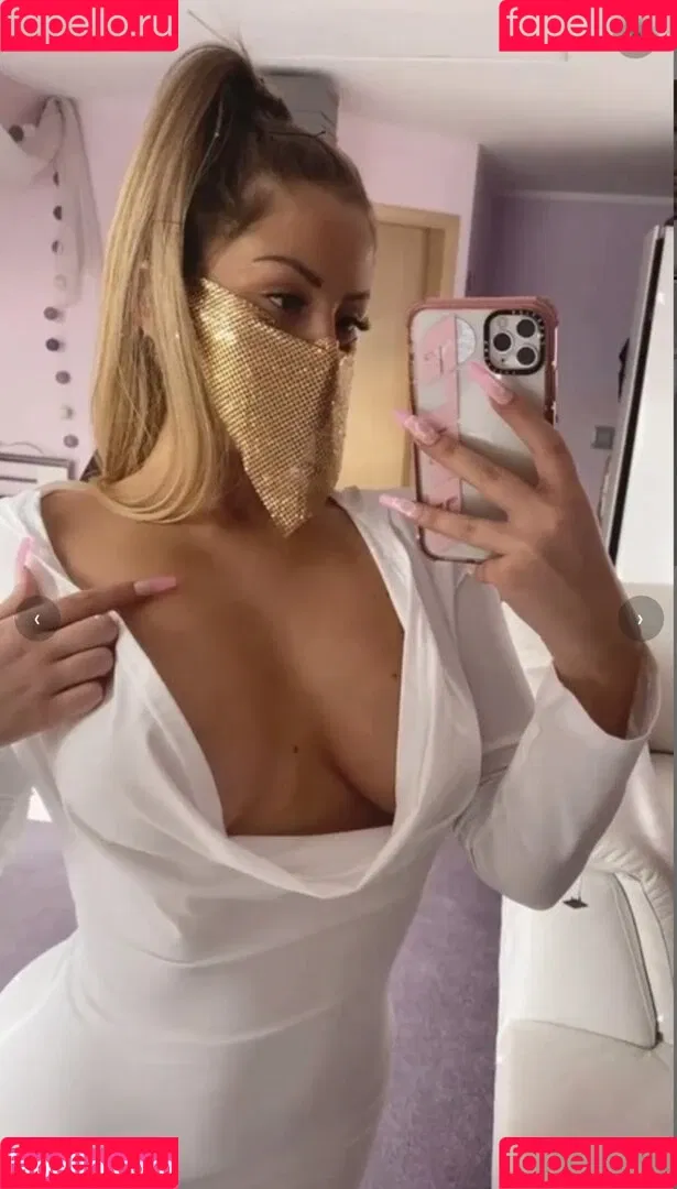 LauraLianaJane Onlyfans Photo Gallery 