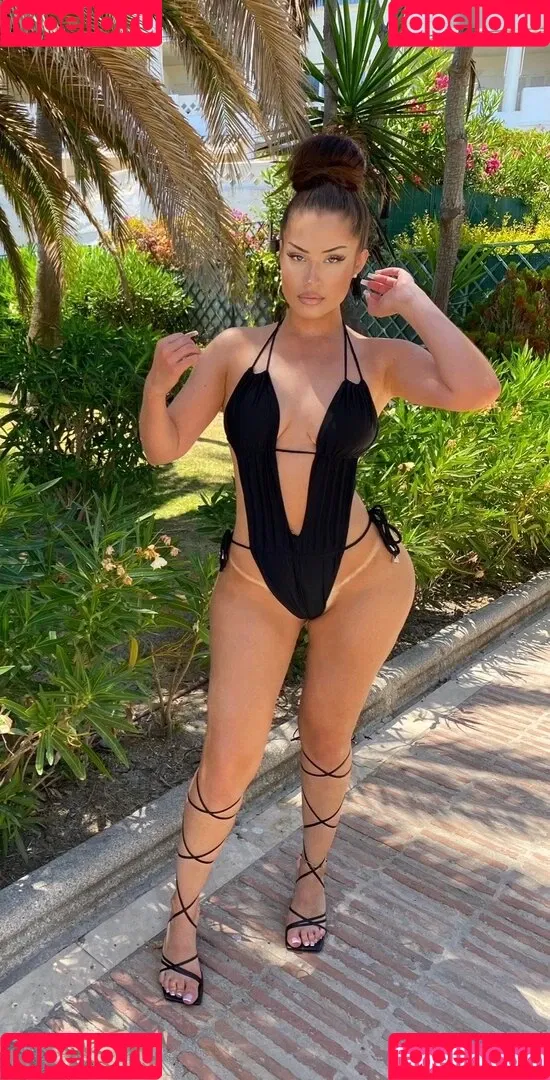 LauraLianaJane Onlyfans Photo Gallery 