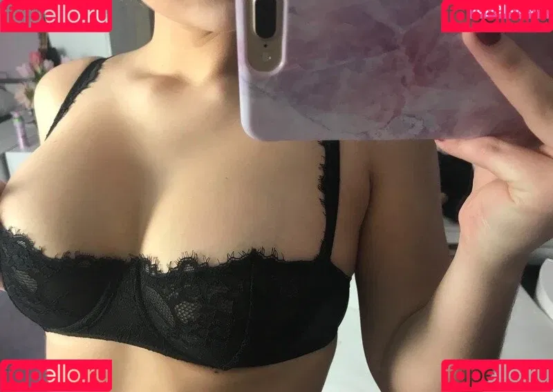 LauraLianaJane Onlyfans Photo Gallery 