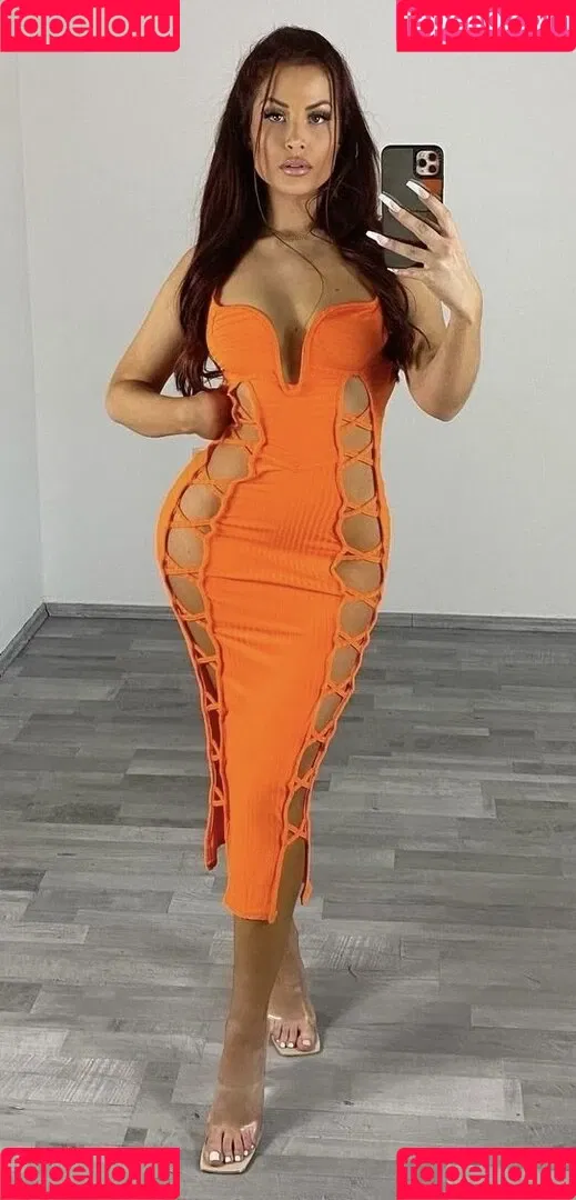 LauraLianaJane Onlyfans Photo Gallery 