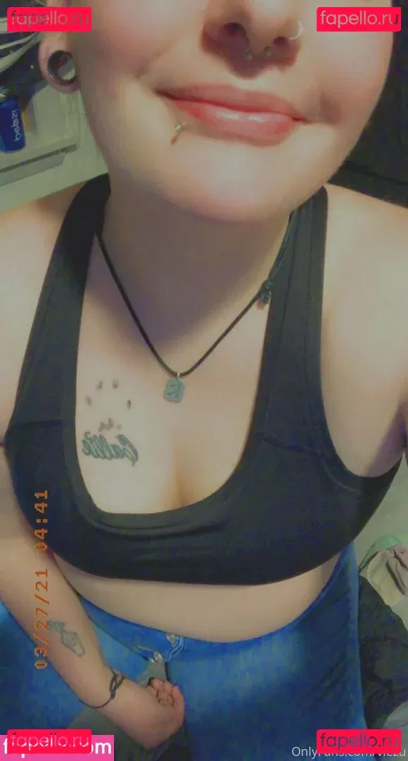 viezu Onlyfans Photo Gallery 