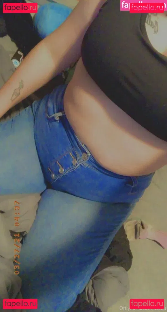 viezu Onlyfans Photo Gallery 