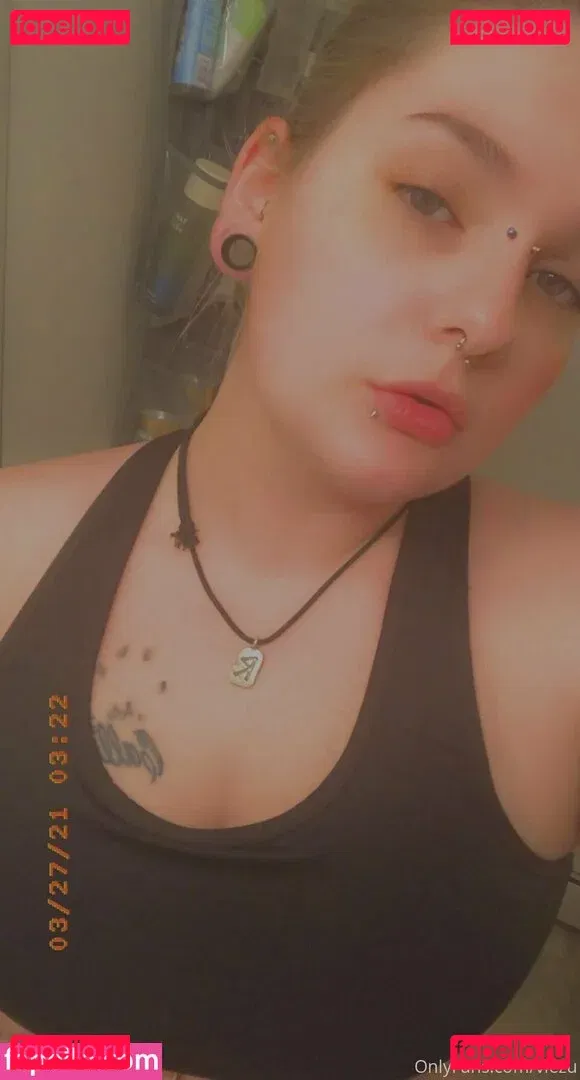 viezu Onlyfans Photo Gallery 