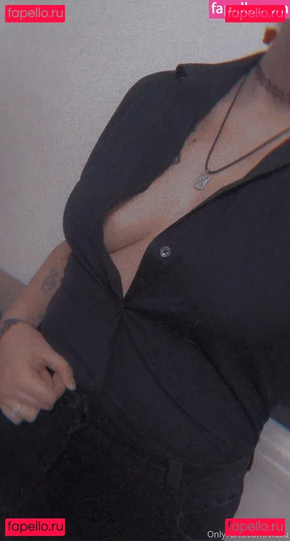 viezu Onlyfans Photo Gallery 