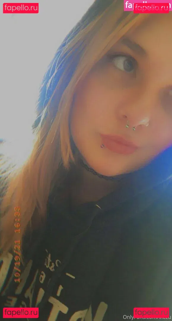 viezu Onlyfans Photo Gallery 