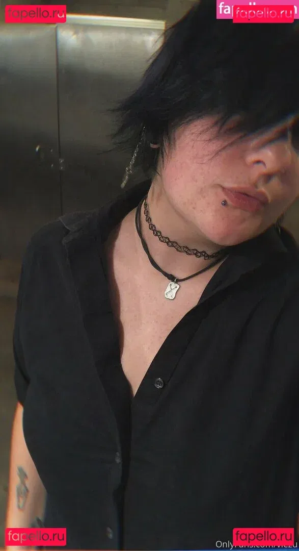 viezu Onlyfans Photo Gallery 