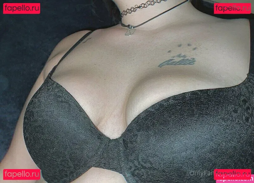 viezu Onlyfans Photo Gallery 