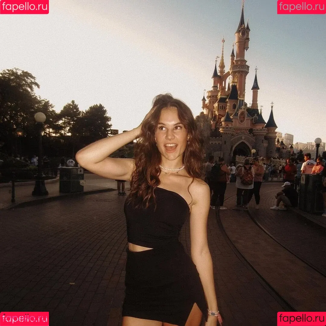 Laura Marie Soons Onlyfans Photo Gallery 