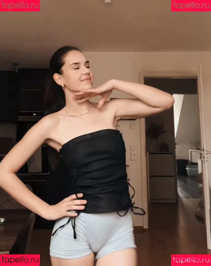 Laura Marie Soons Onlyfans Photo Gallery 