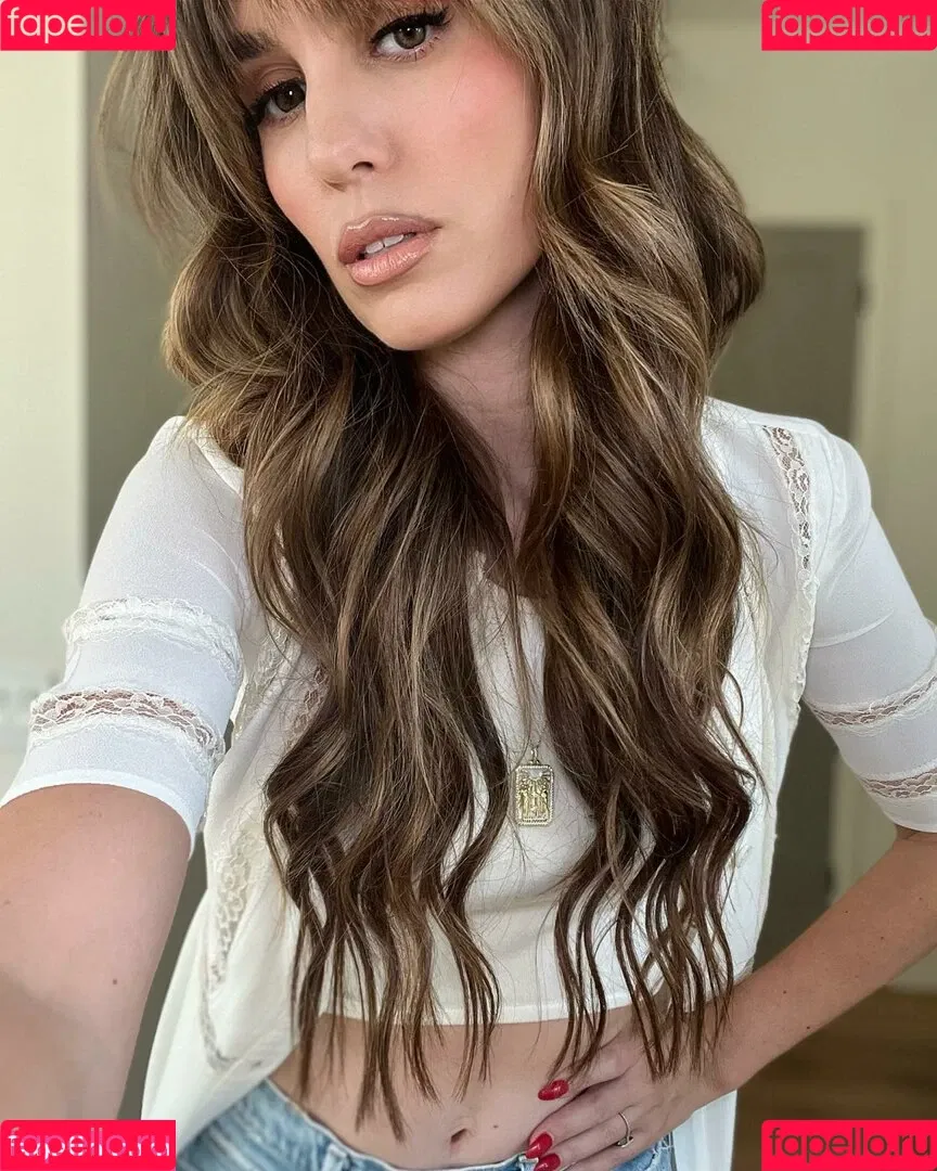 Christy Carlson Romano Onlyfans Photo Gallery 