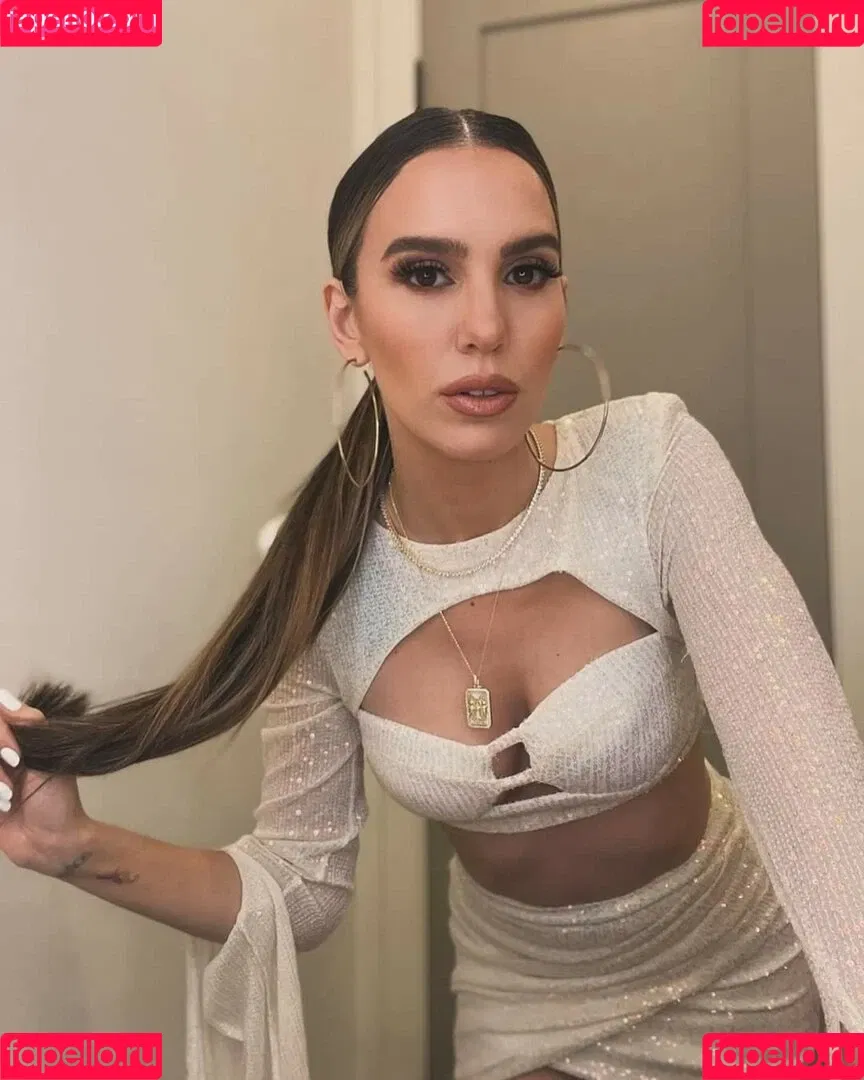 Christy Carlson Romano Onlyfans Photo Gallery 