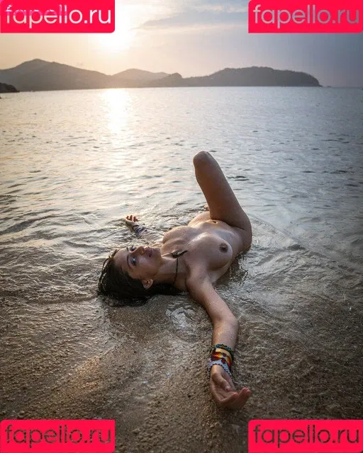 Kamya Buch Onlyfans Photo Gallery 