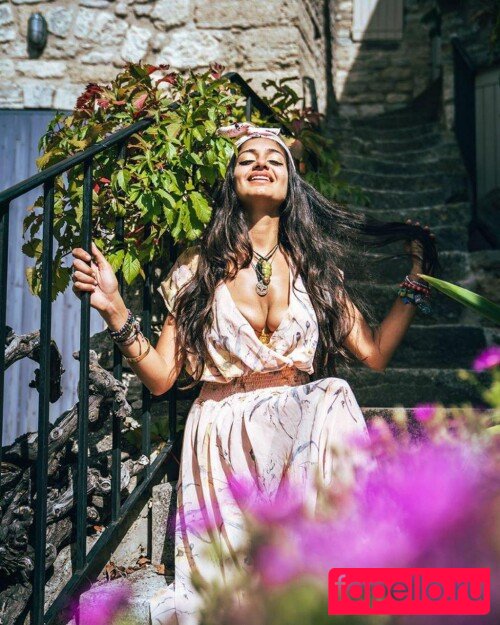 Kamya Buch Onlyfans Photo Gallery 