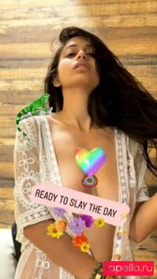 Kamya Buch Onlyfans Photo Gallery 