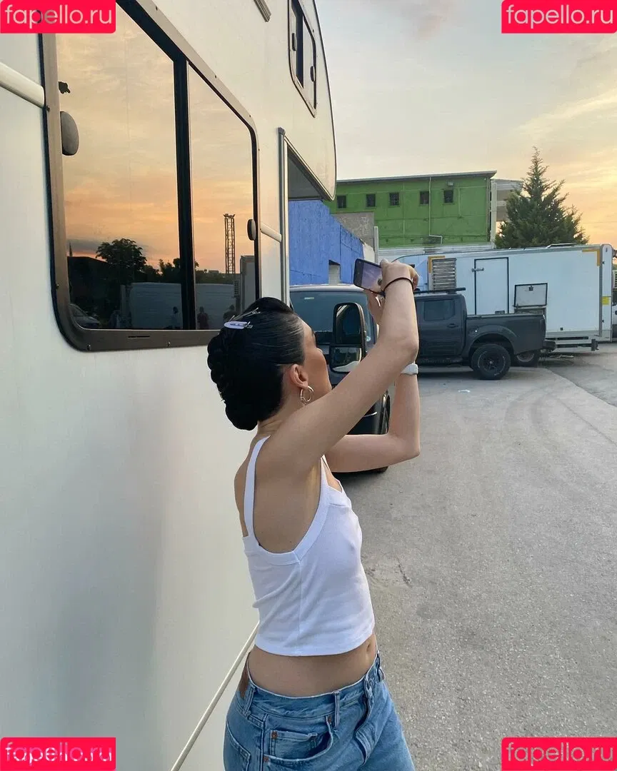 Hazar Erguclu Onlyfans Photo Gallery 