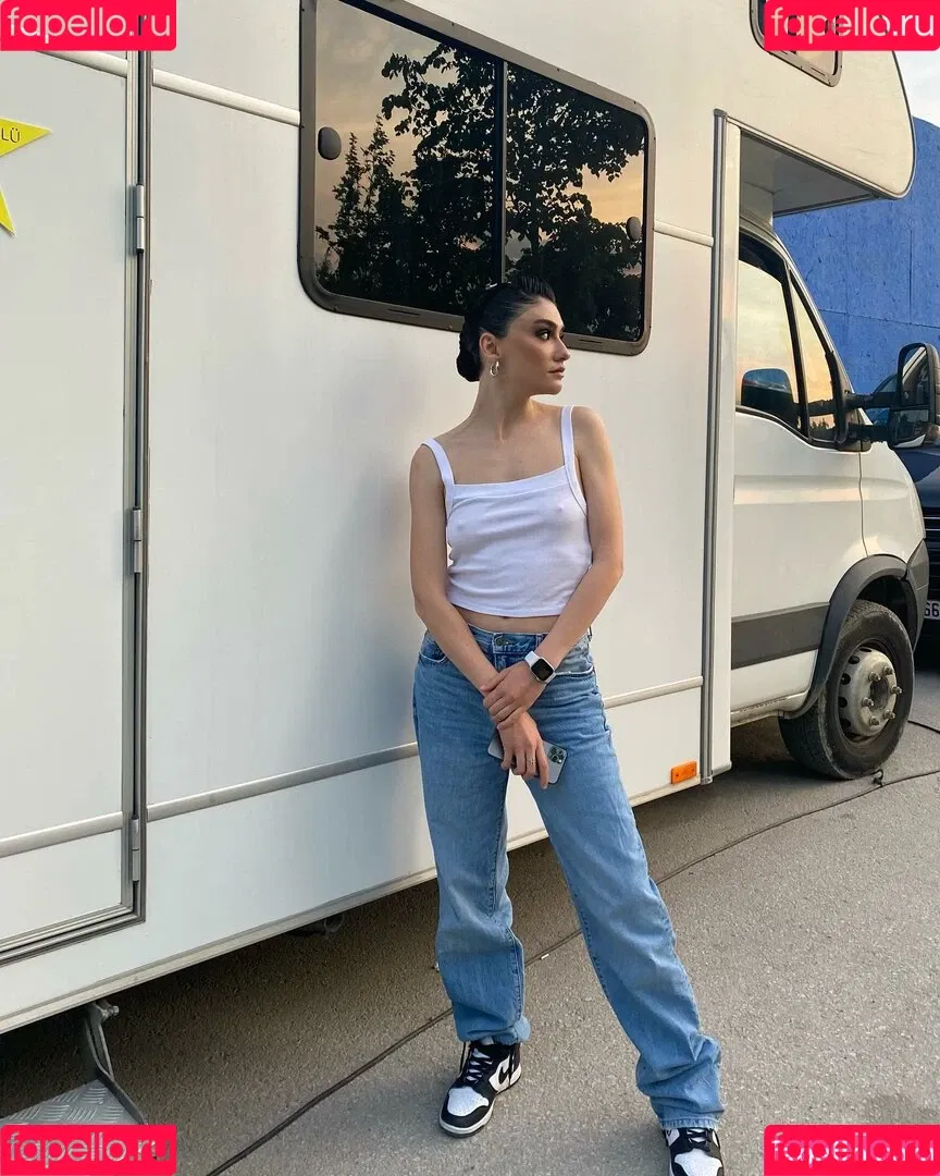 Hazar Erguclu Onlyfans Photo Gallery 