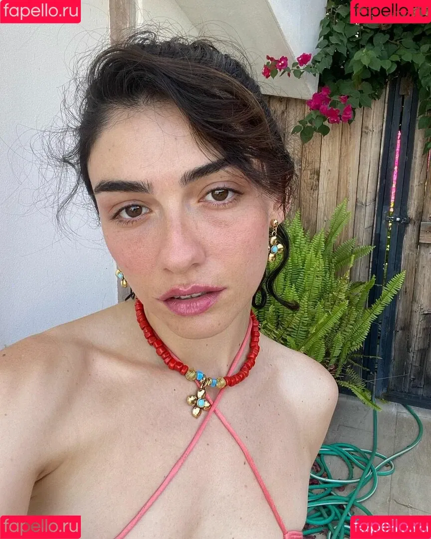 Hazar Erguclu Onlyfans Photo Gallery 