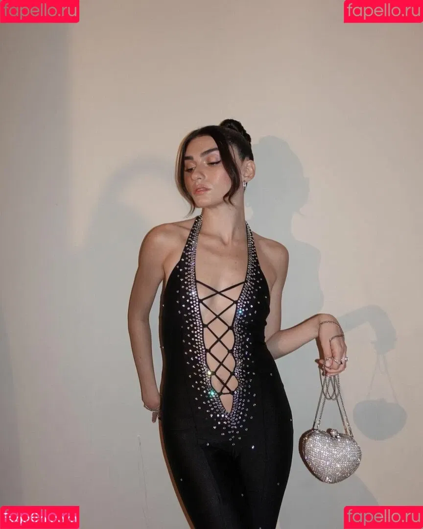 Hazar Erguclu Onlyfans Photo Gallery 
