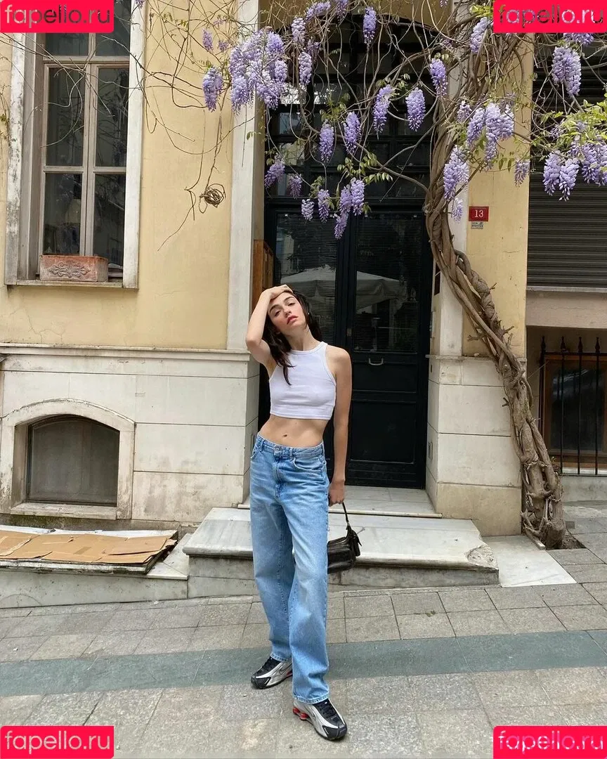 Hazar Erguclu Onlyfans Photo Gallery 